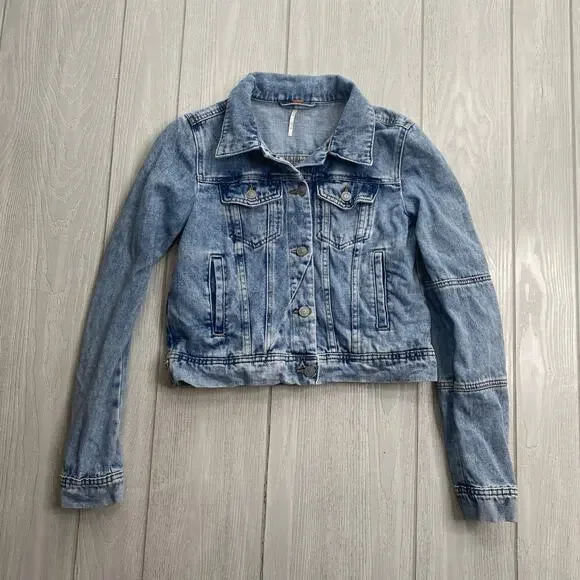 Free People Women's Light Indigo Blue Jean Rumors Denim Jacket Size XS - Picture 3 of 12